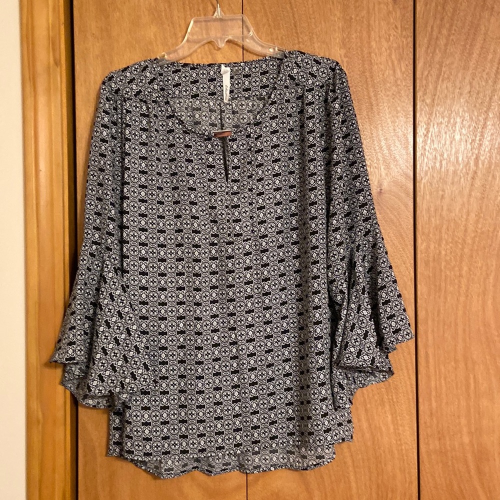 Bell sleeve top